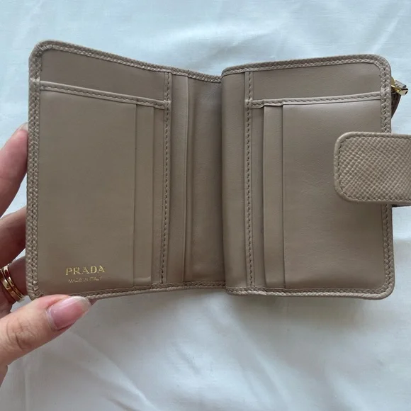 PRADA WOMEN WALLET USED